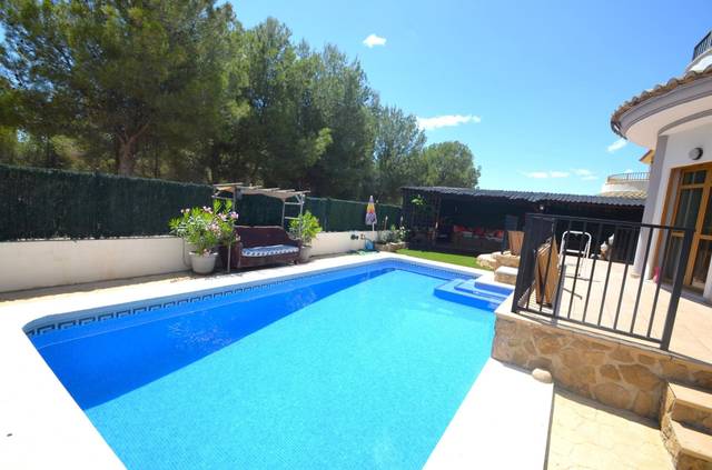 Casa-chalet en Venta en Golf Bahía