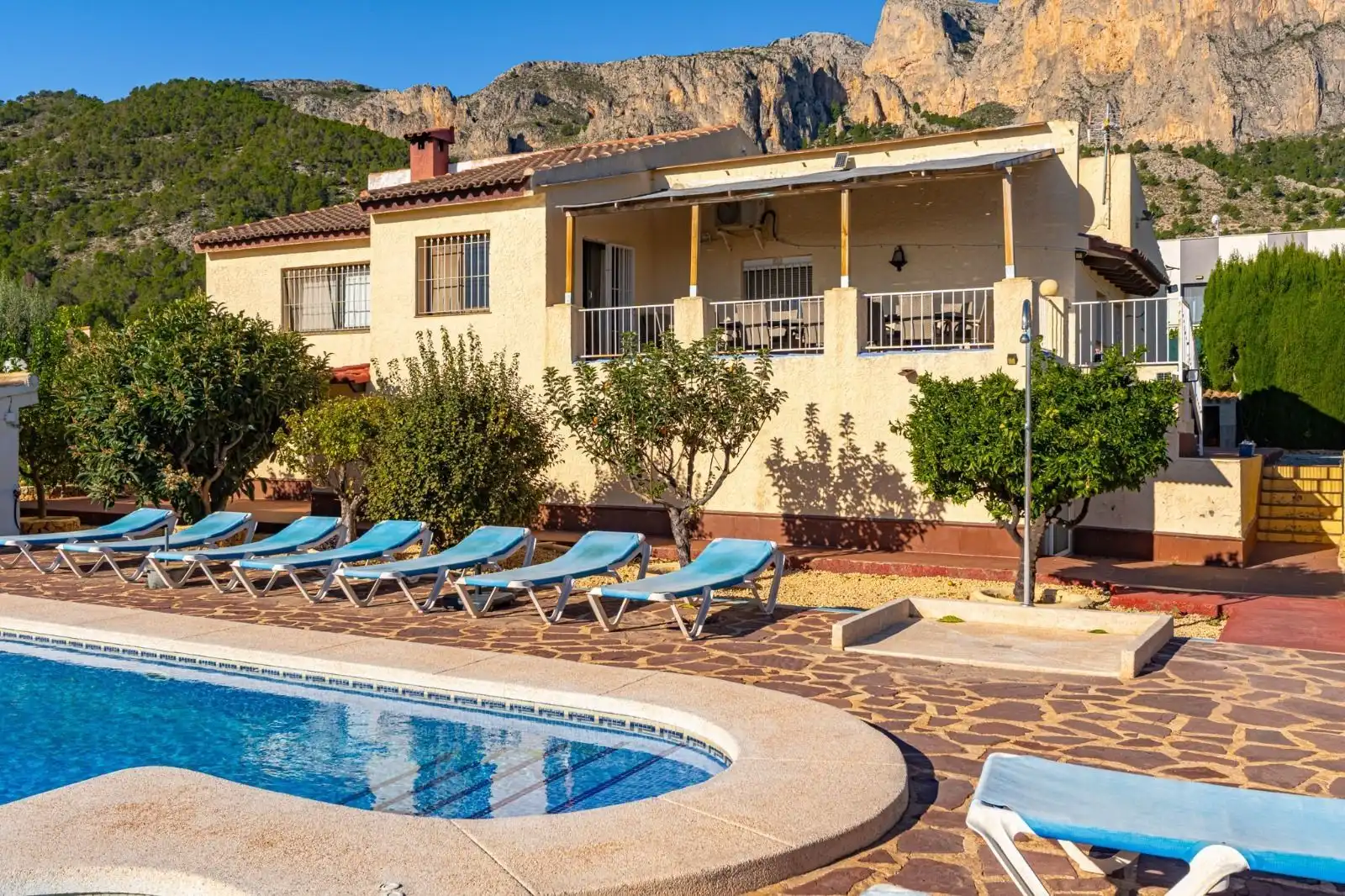 Vista exterior de Casa o chalet en venta en Polop con Aire acondicionado, Calefacción y Jardín privado