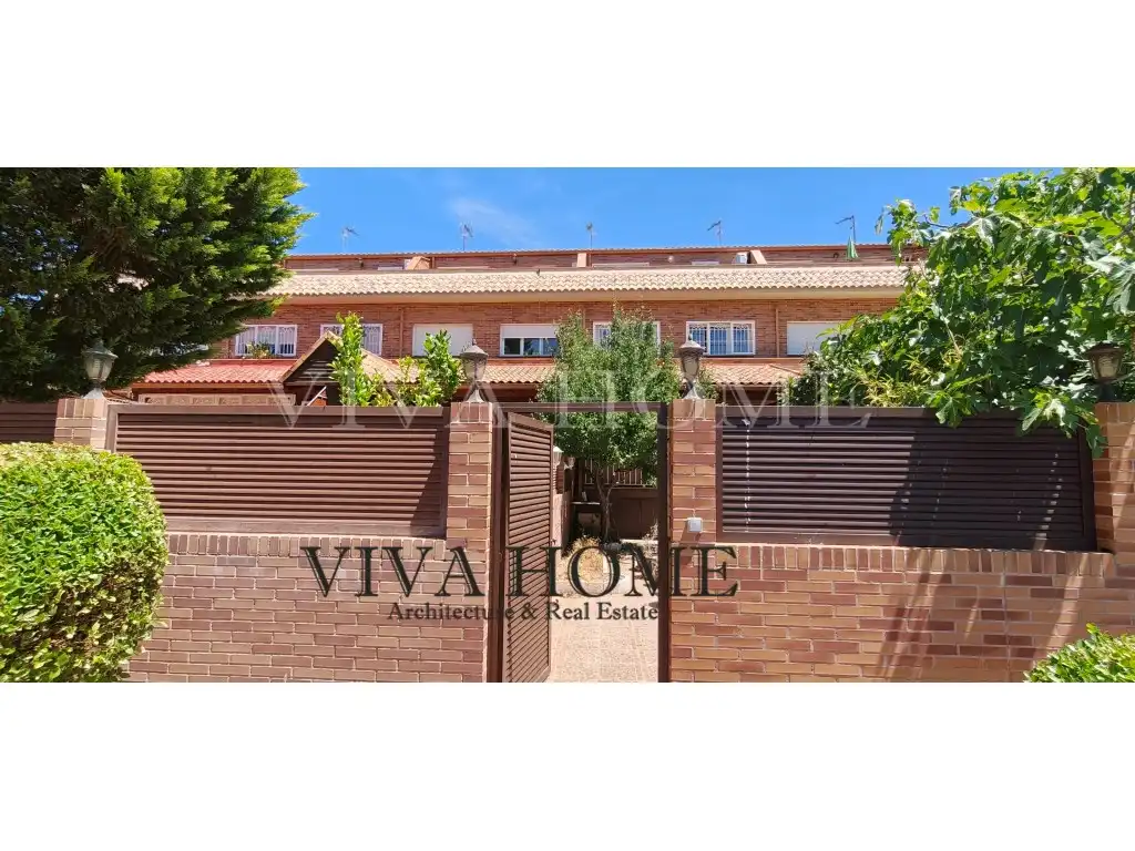 Exterior view of Houses for sale in Parla