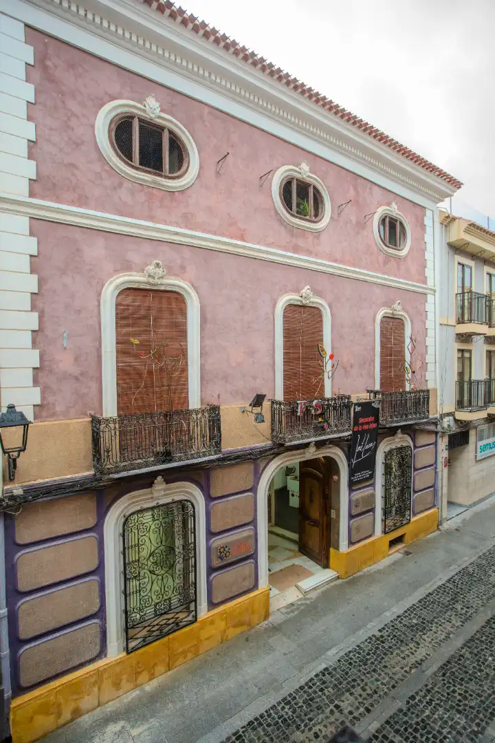 Außenansicht von Gebäude zum Verkauf in Cieza