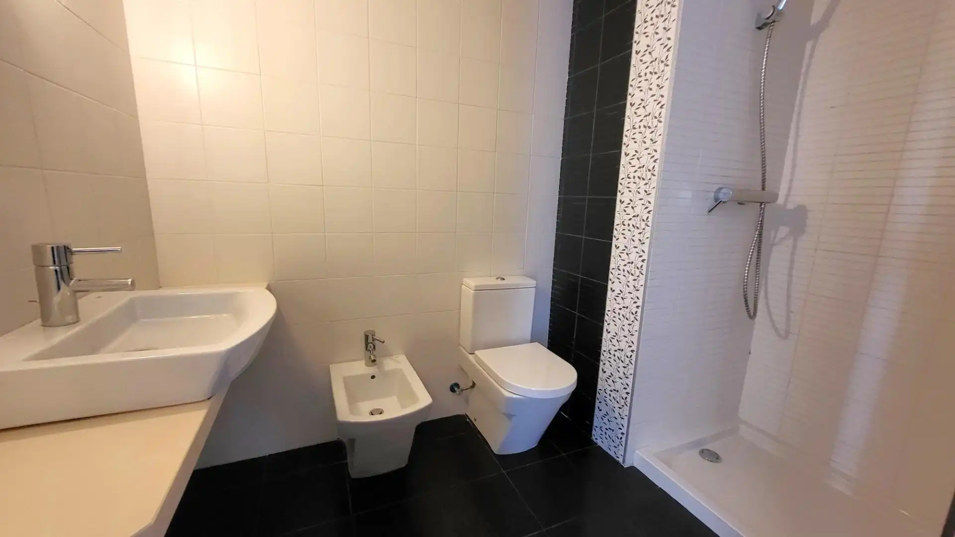 Baño de Apartamento en venta en Elche / Elx con Aire acondicionado, Calefacción y Terraza