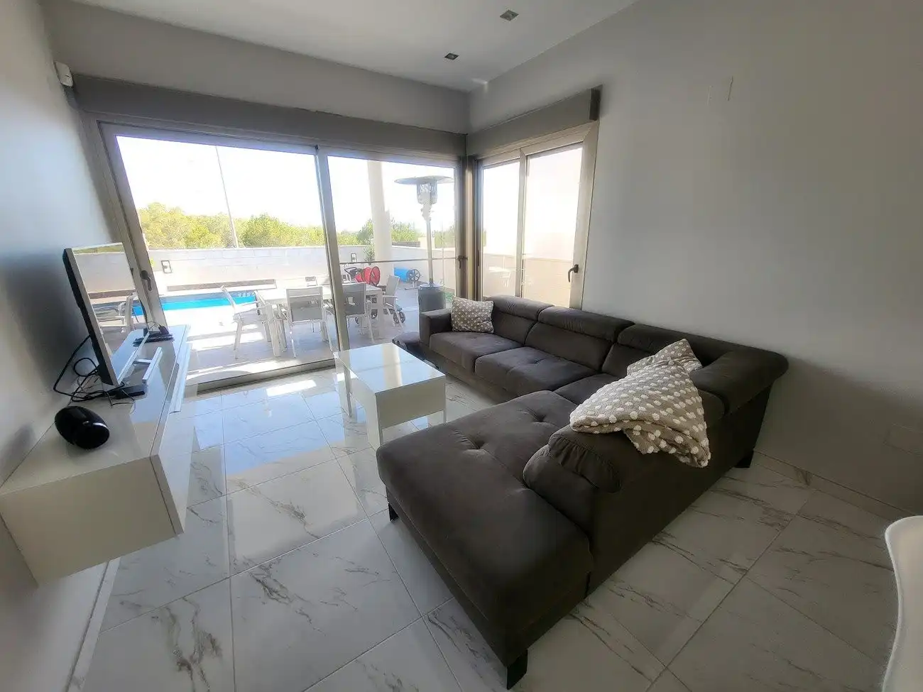 Sala d'estar de Casa o xalet en venda en Orihuela amb Calefacció, Jardí privat i Piscina