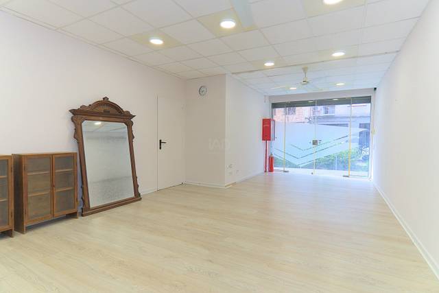 Local comercial en Venta en  Calle Benavent SN, SN en La Maternitat i Sant Ramon