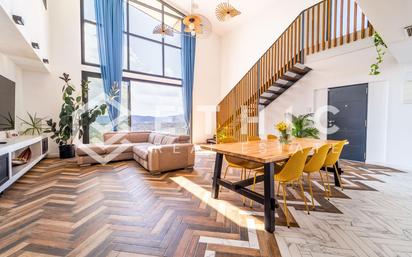 Sala d'estar de Casa o xalet en venda en Torrelles de Llobregat amb Aire condicionat, Calefacció i Jardí privat