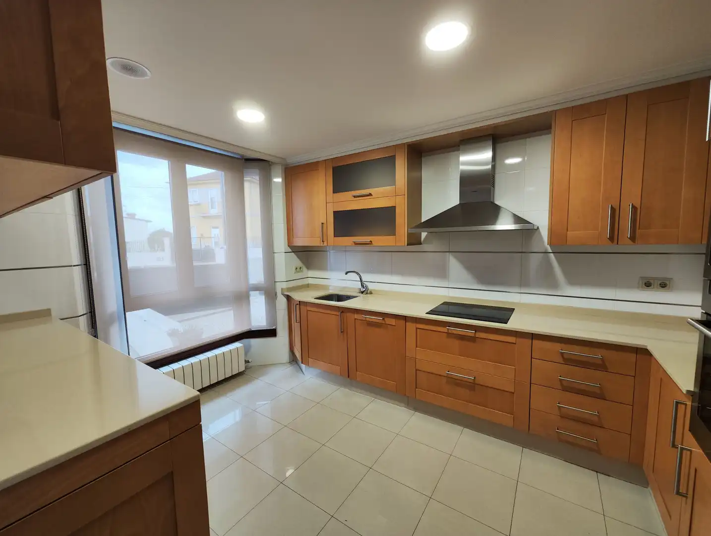 Cocina de Casa adosada en venta en Vigo  con Jardín privado, Parquet y Terraza