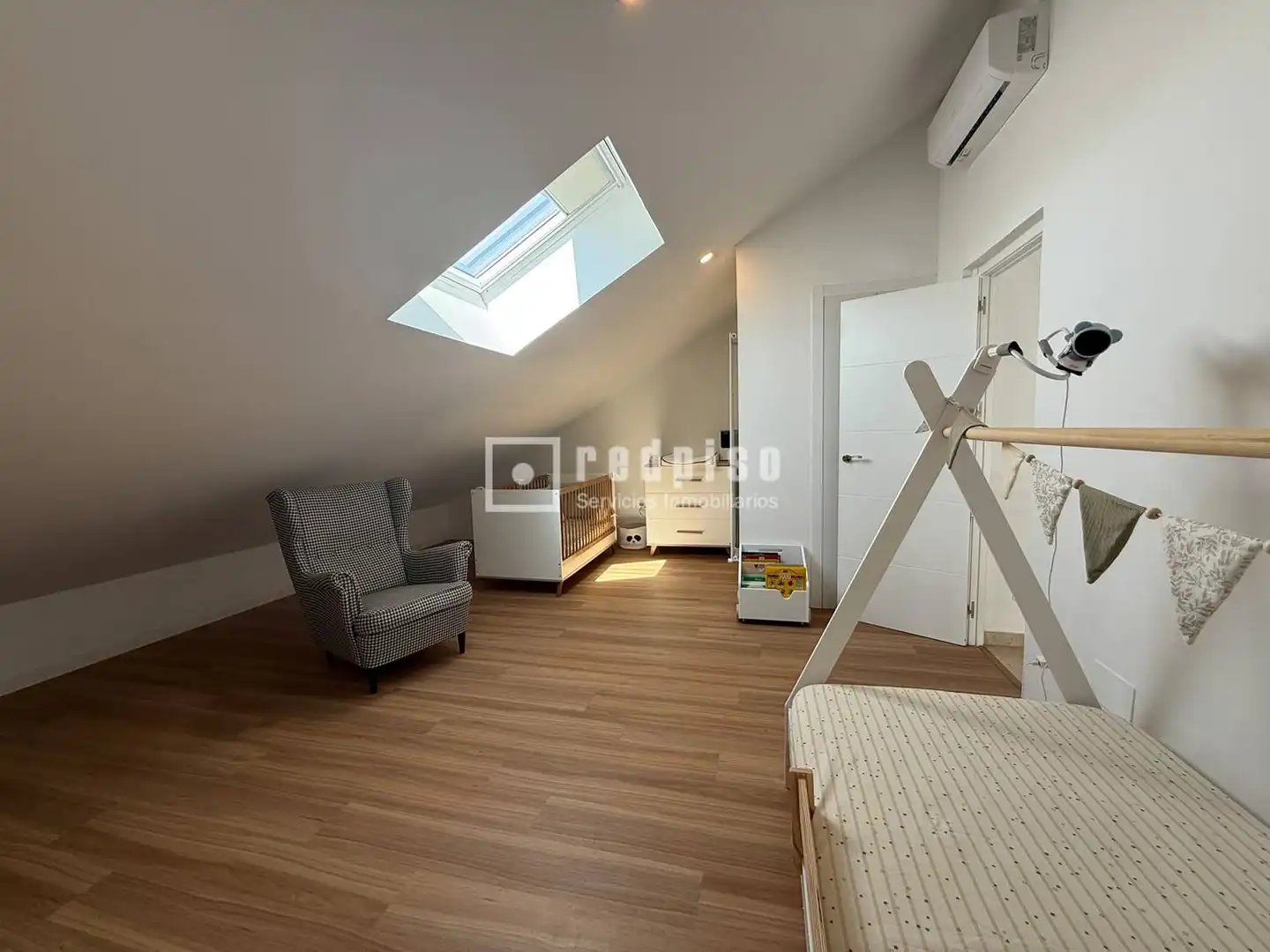 Bedroom of Houses for sale in Paracuellos de Jarama  with Air Conditioner, Heating and Private garden