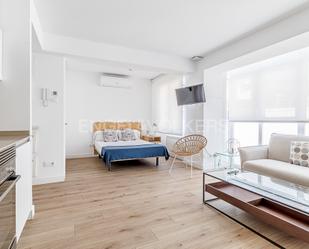 Sala d'estar de Apartament de lloguer en  Madrid Capital amb Aire condicionat, Calefacció i Moblat