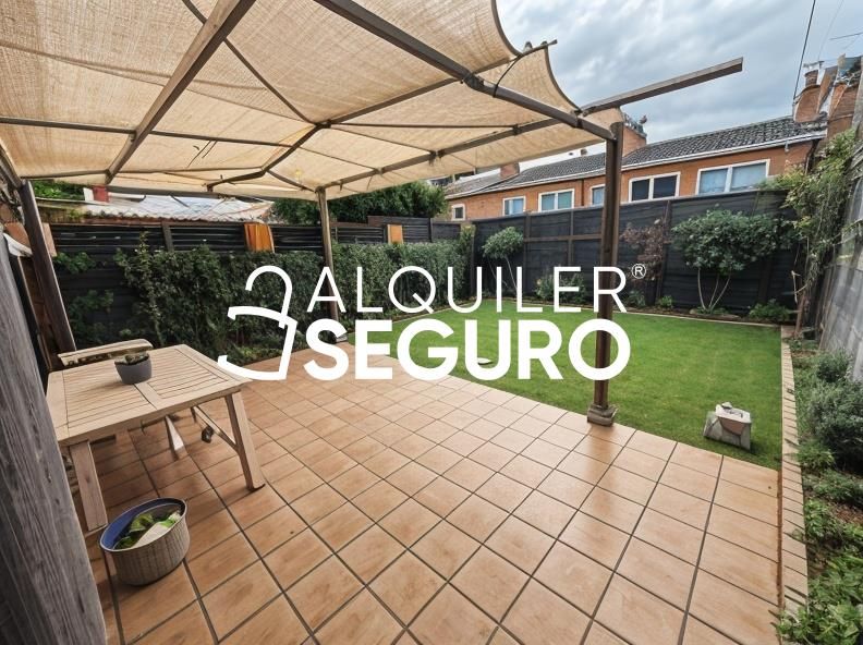 Jardí de Casa o xalet de lloguer en Móstoles amb Calefacció, Terrassa i Moblat