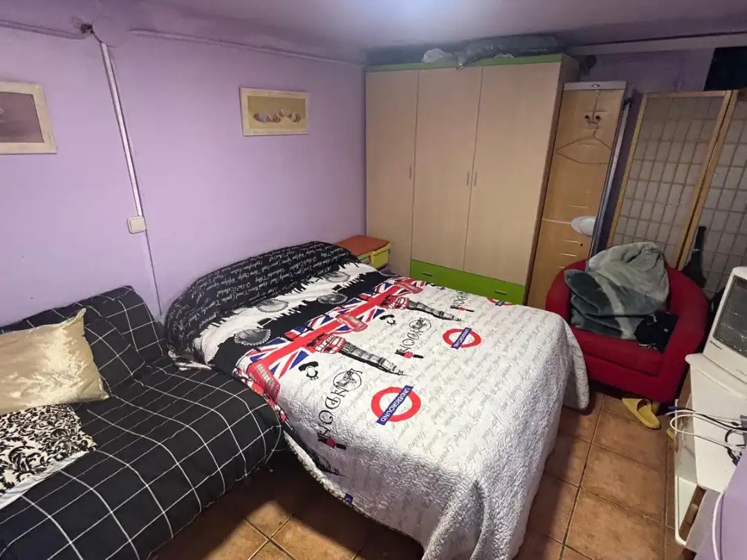 Habitación de Local en venta en Sabadell con Aire acondicionado, Calefacción y Amueblado