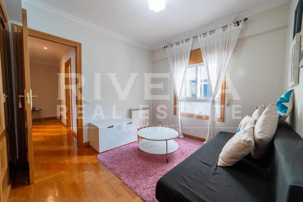 Sala de estar de Piso en venta en Vigo  con Calefacción, Parquet y Terraza