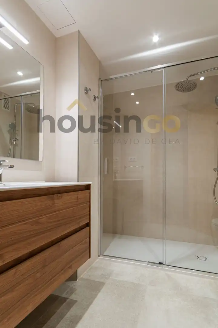 Flat for rent in Madrid  with Air Conditioner, Heating and Storage room