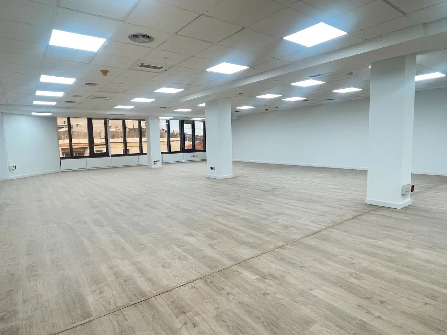 Office for rent in Barcelona  with Air Conditioner