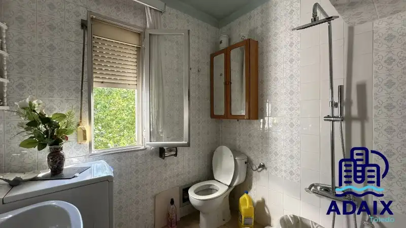 Bathroom of Flat for sale in Toledo