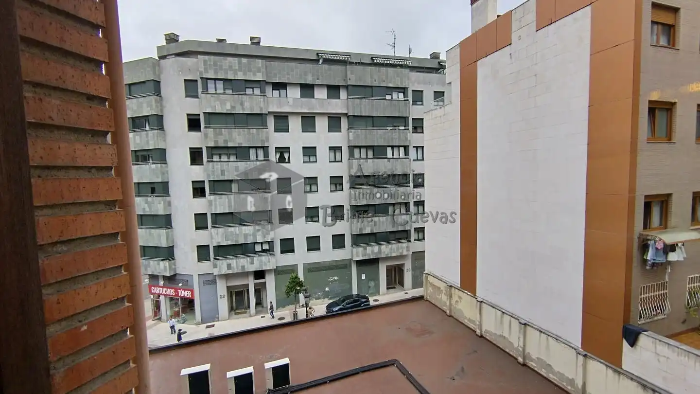 Vista exterior de Pis en venda en Oviedo  amb Calefacció i Terrassa