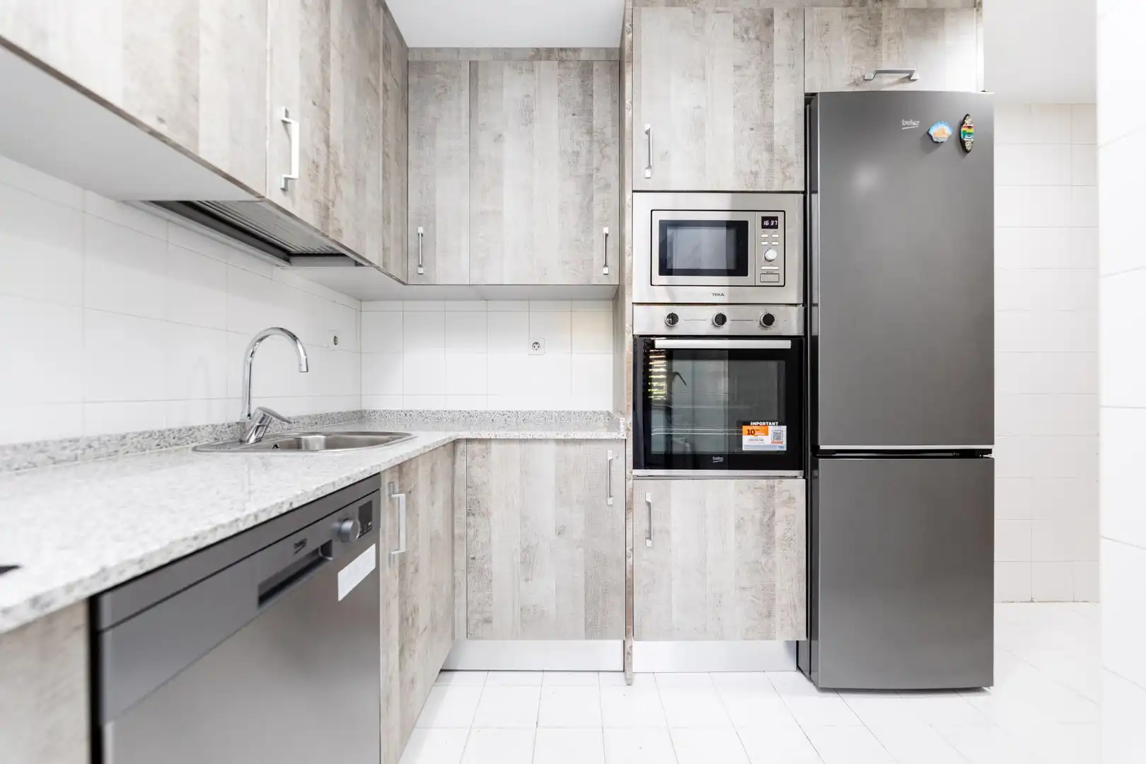 Cocina de Piso de alquiler en Madrid con Piscina comunitaria