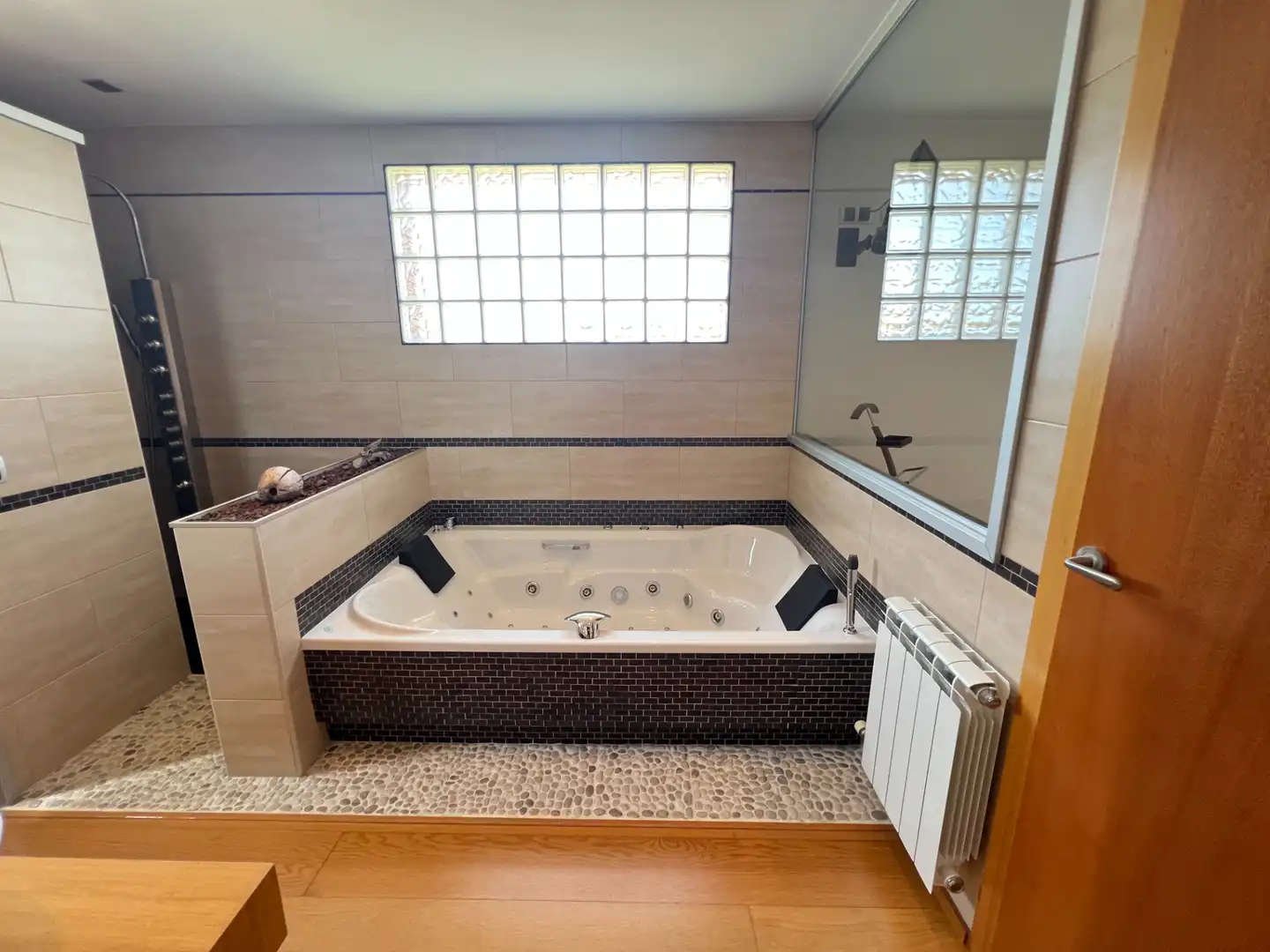 Bany de Casa o xalet en venda en La Roca del Vallès amb Aire condicionat, Calefacció i Jardí privat