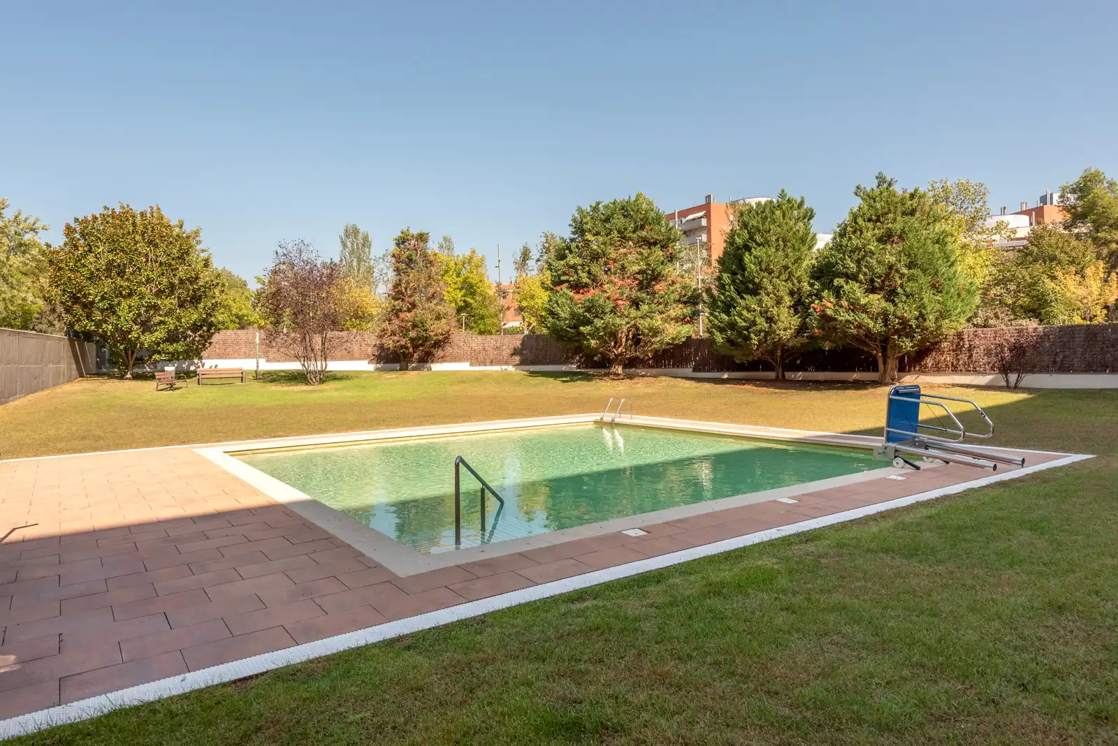 Swimming pool of Flat for rent in Sabadell  with Heating, Parquet flooring and Oven