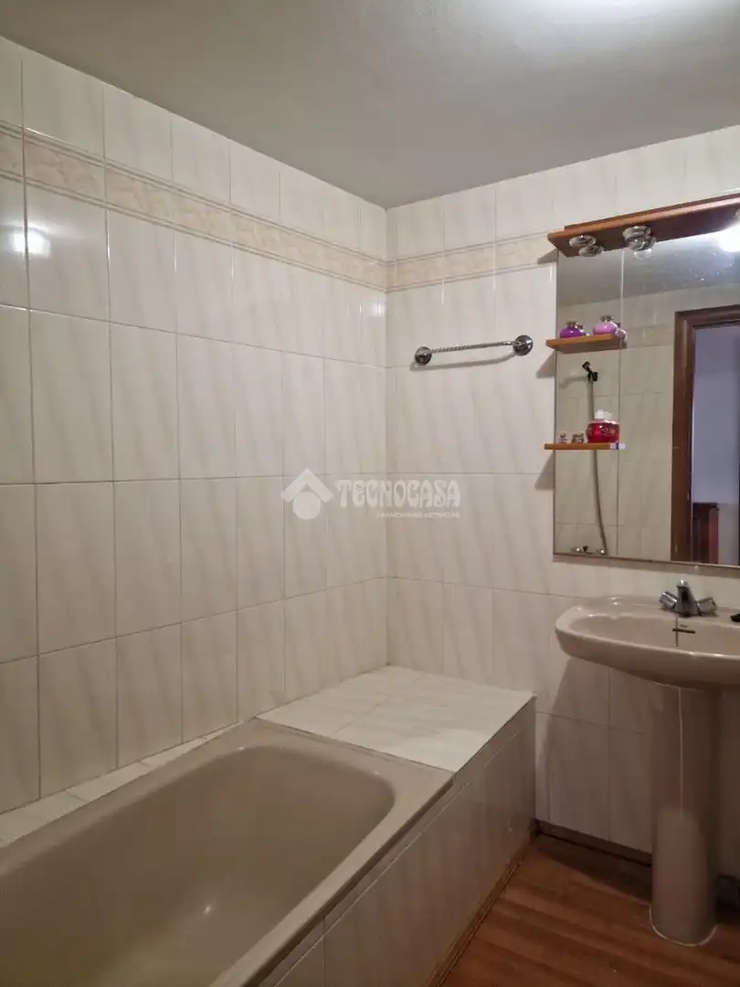 Badezimmer von Wohnung zum Verkauf in Huesca mit Heizung und Balkon