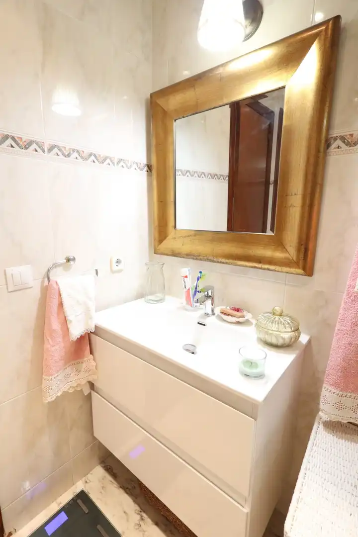Bathroom of Flat for sale in Barcelona  with Heating and Balcony