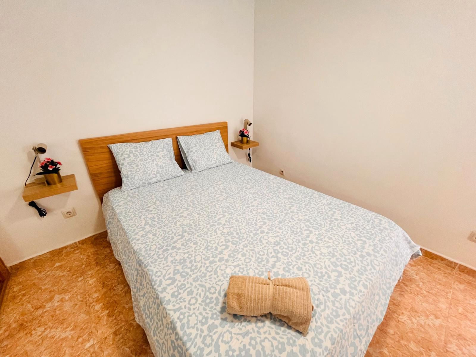 Flat to share in Calle de Carlos Solé, 6, Portazgo