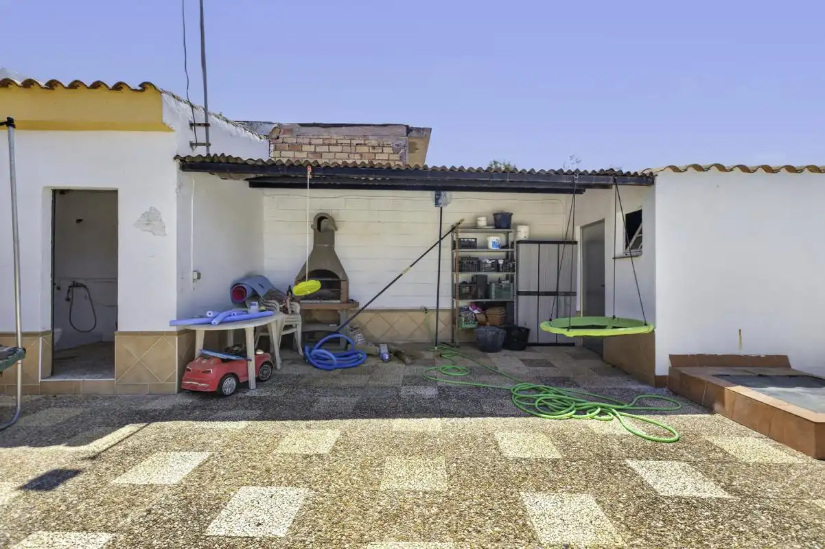Jardí de Casa o xalet en venda en Carmona amb Aire condicionat, Calefacció i Jardí privat
