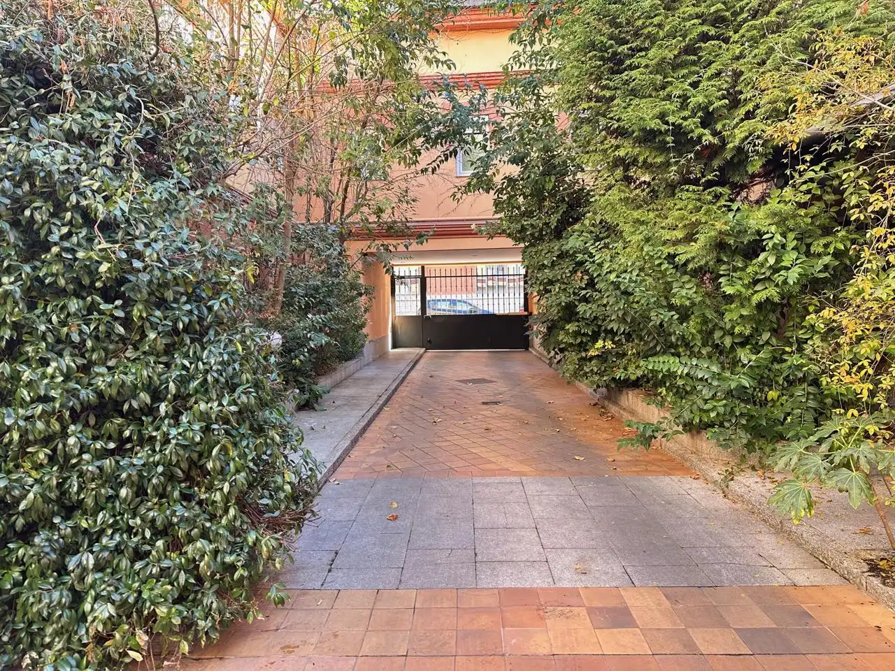 Aparcament de Planta baixa de lloguer en Madrid amb Calefacció