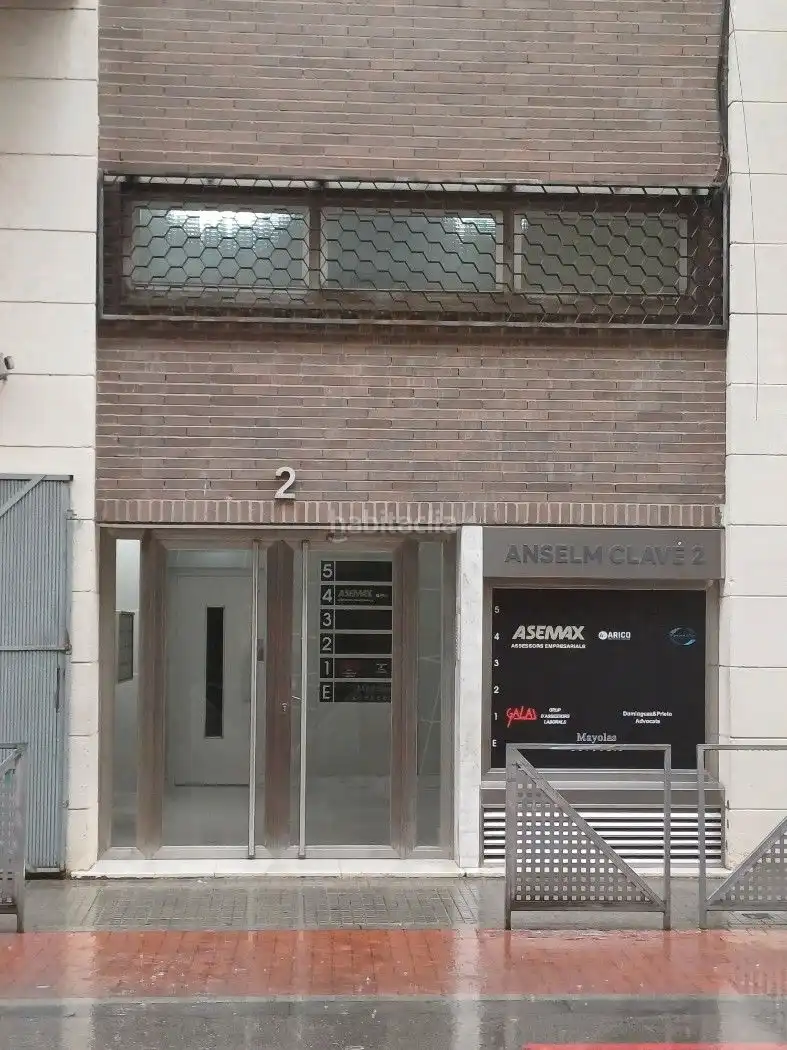 Office space with lift to rent in Carrer d'Anselm Clavé 2