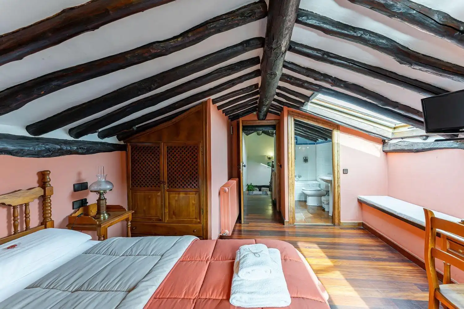 Dormitori de Finca rústica en venda en Candelario amb Calefacció, Jardí privat i Terrassa