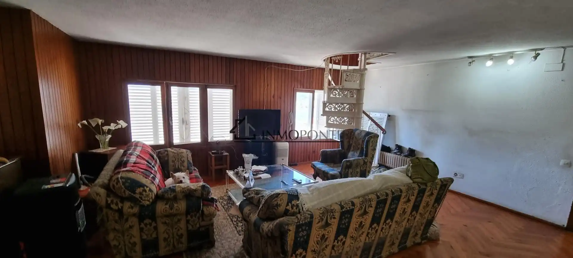 Sala d'estar de Casa o xalet en venda en Pontevedra Capital  amb Calefacció, Jardí privat i Terrassa