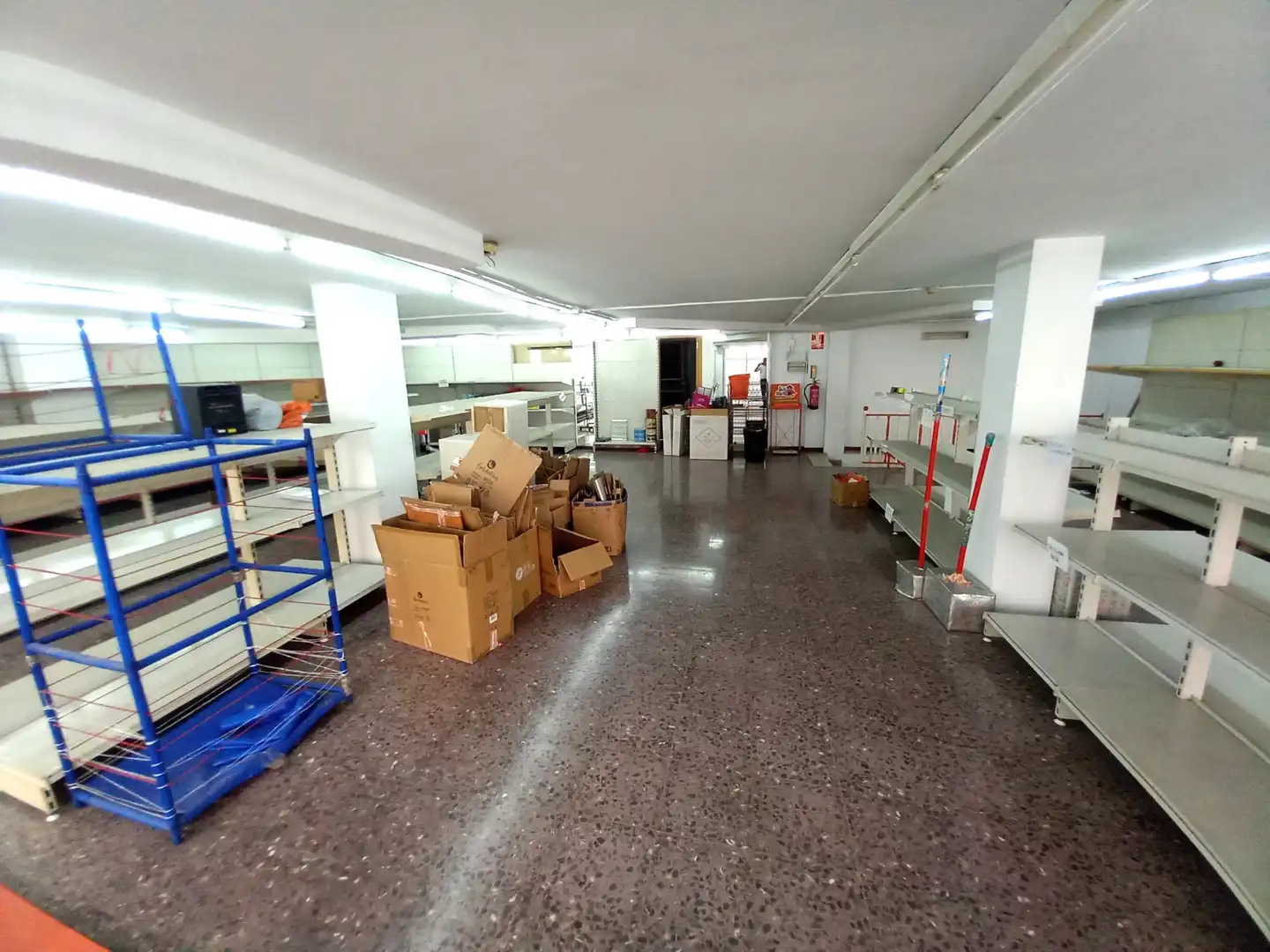 Local de alquiler en L'Hospitalet de Llobregat con Parquet