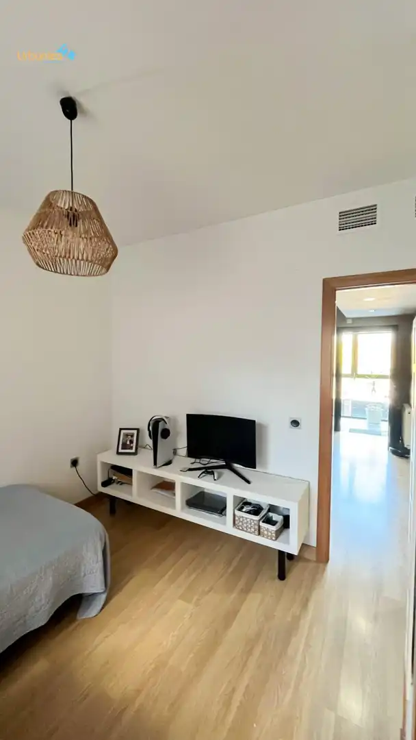 Sala d'estar de Casa adosada en venda en Cáceres amb Calefacció, Terrassa i Traster