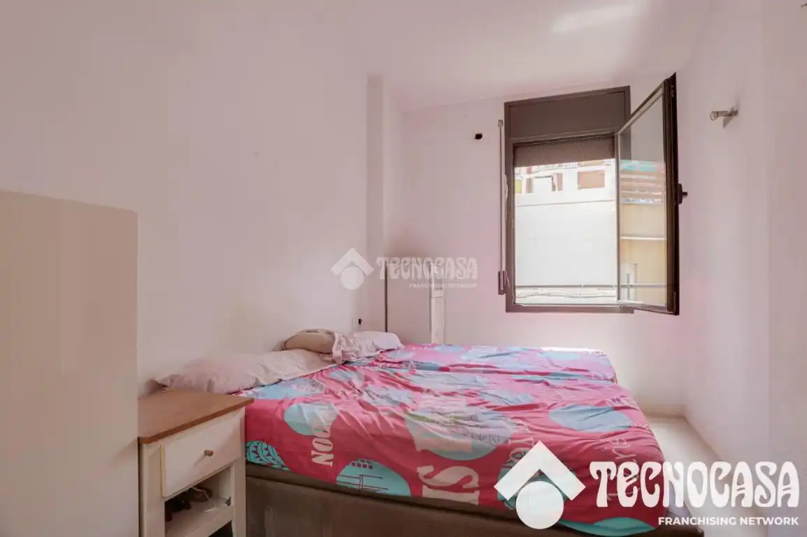 Bedroom of Buildings for sale in Barcelona