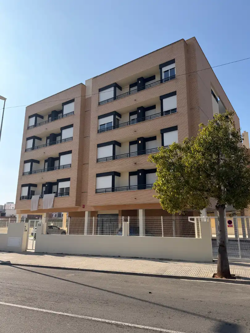 Vista exterior de Pis en venda en Almazora / Almassora amb Forn, Balcó i Piscina comunitària
