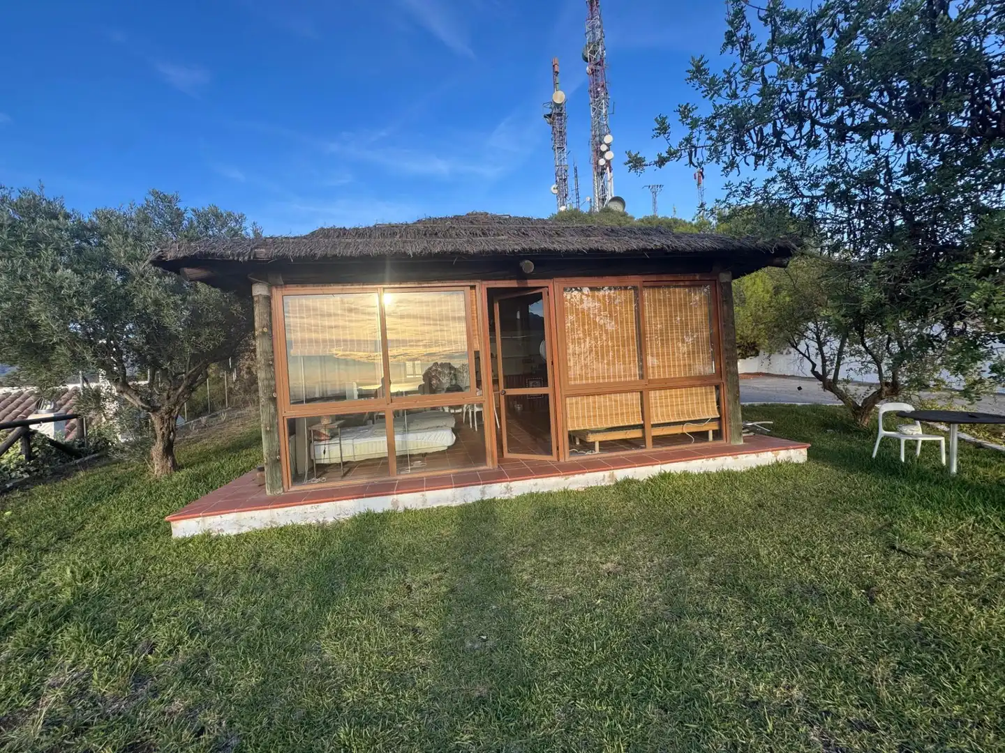 Vista exterior de Casa o xalet en venda en Marbella amb Jardí privat, Terrassa i Piscina