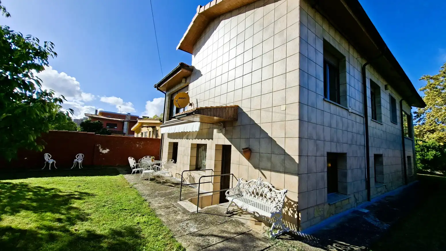 Vista exterior de Casa o chalet de alquiler en Gijón  con Calefacción, Jardín privado y Parquet