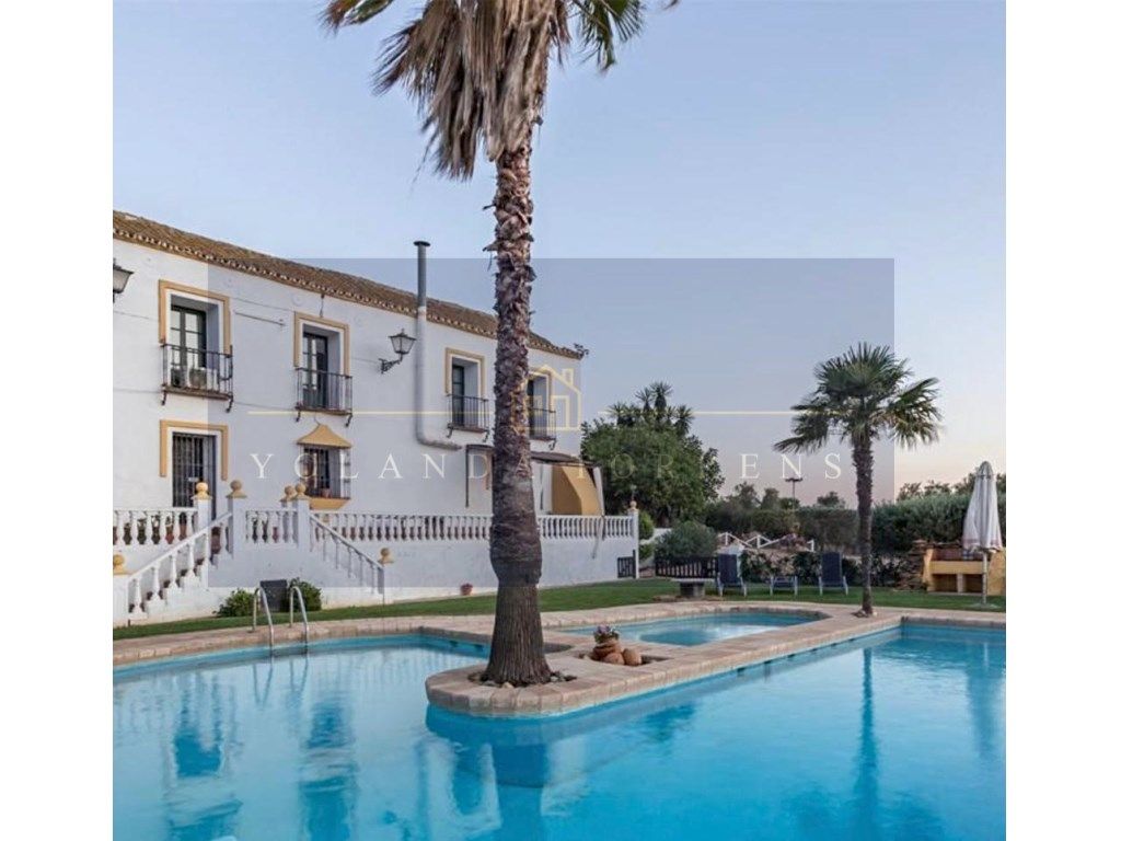 Exterior view of House or chalet for sale in Alcalá de Guadaira  with Swimming Pool