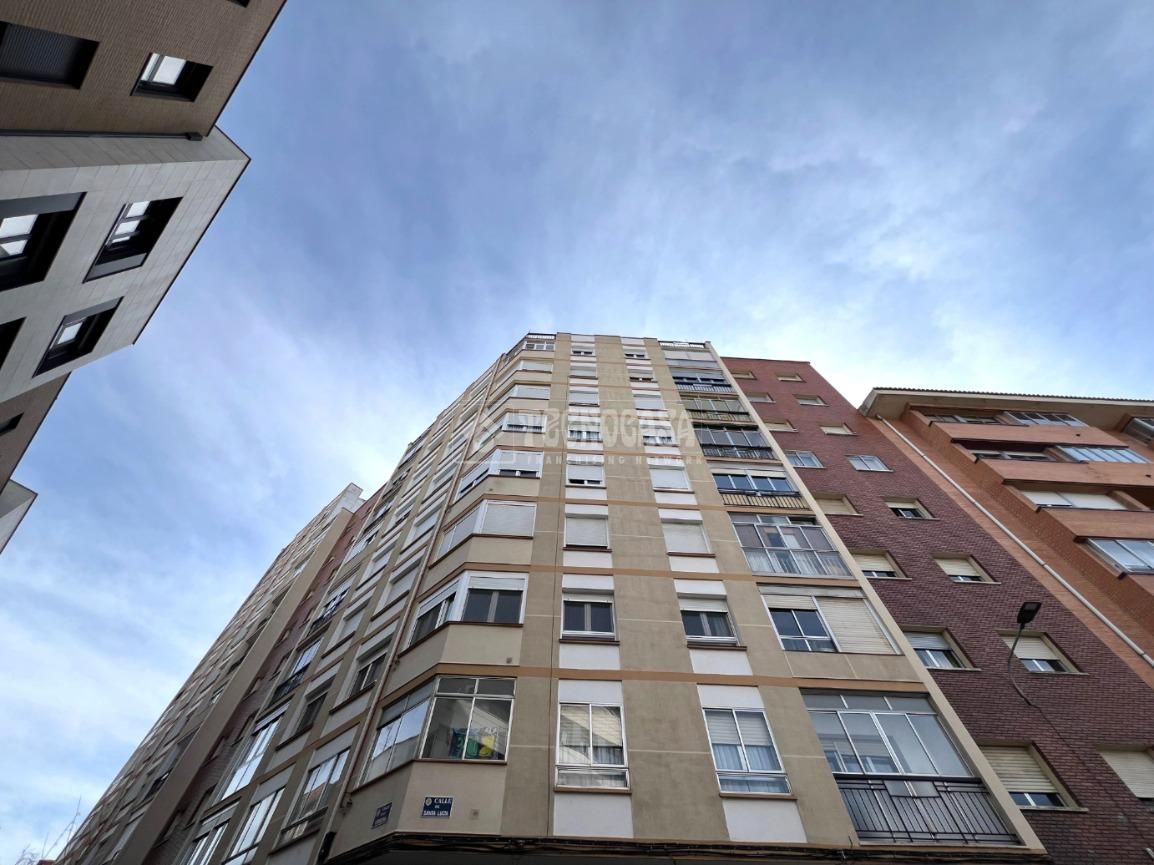 Exterior view of Flat for sale in Valladolid Capital  with Heating and Terrace
