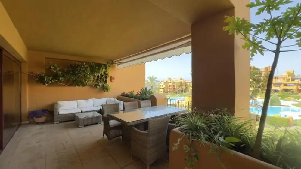 Terrassa de Apartament de lloguer en Estepona amb Aire condicionat, Terrassa i Piscina