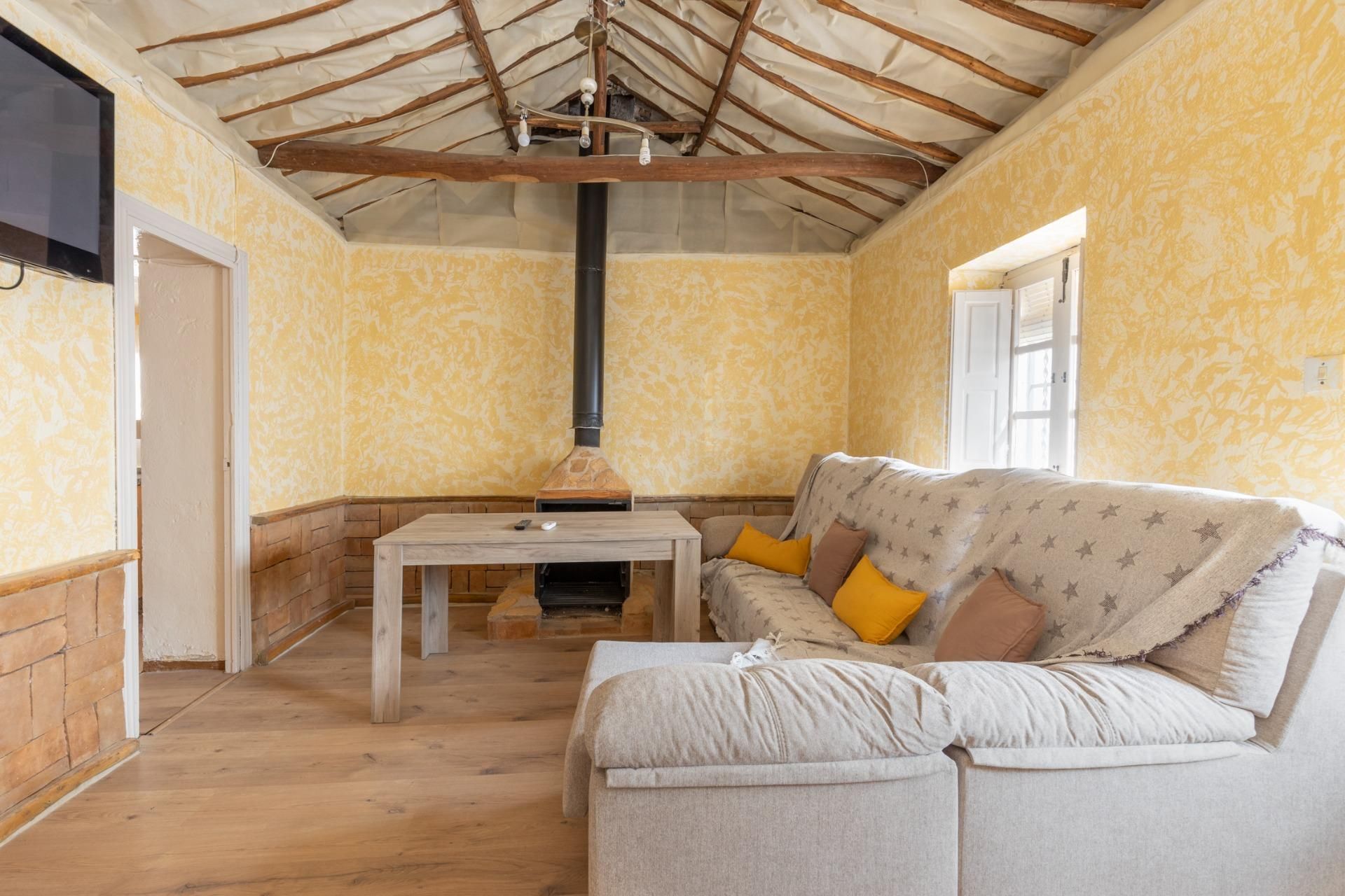 Sala d'estar de Casa adosada en venda en Moclín