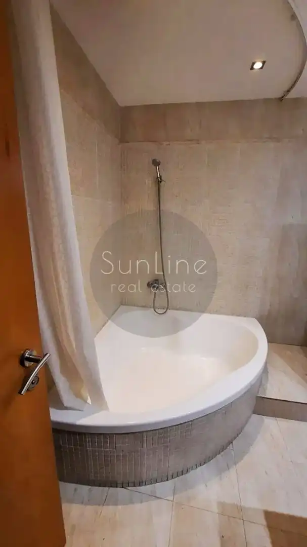 Badezimmer von Wohnung zur Miete in Valencia mit Klimaanlage, Terrasse und Möbliert