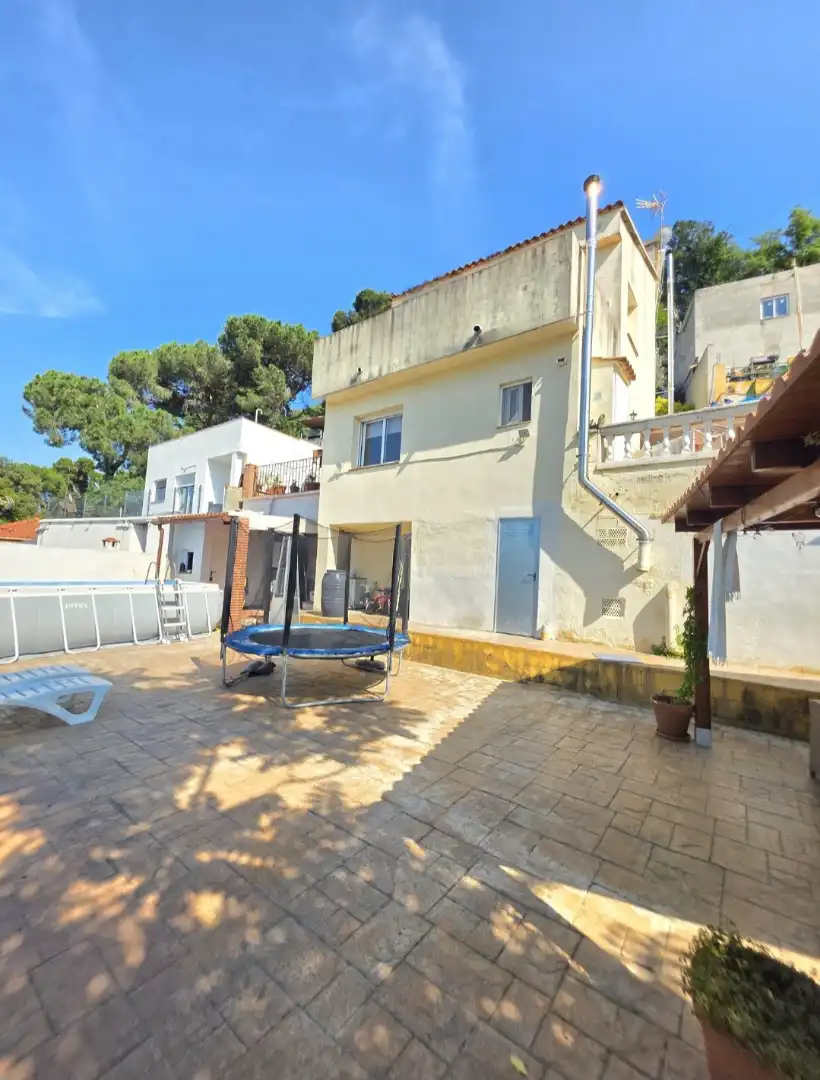 Außenansicht von Haus oder Chalet zum Verkauf in Sant Fost de Campsentelles mit Heizung, Privatgarten und Abstellraum