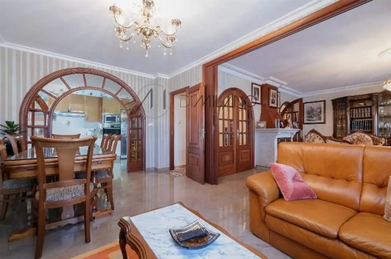 Sala d'estar de Casa o xalet en venda en Moaña amb Calefacció, Jardí privat i Terrassa