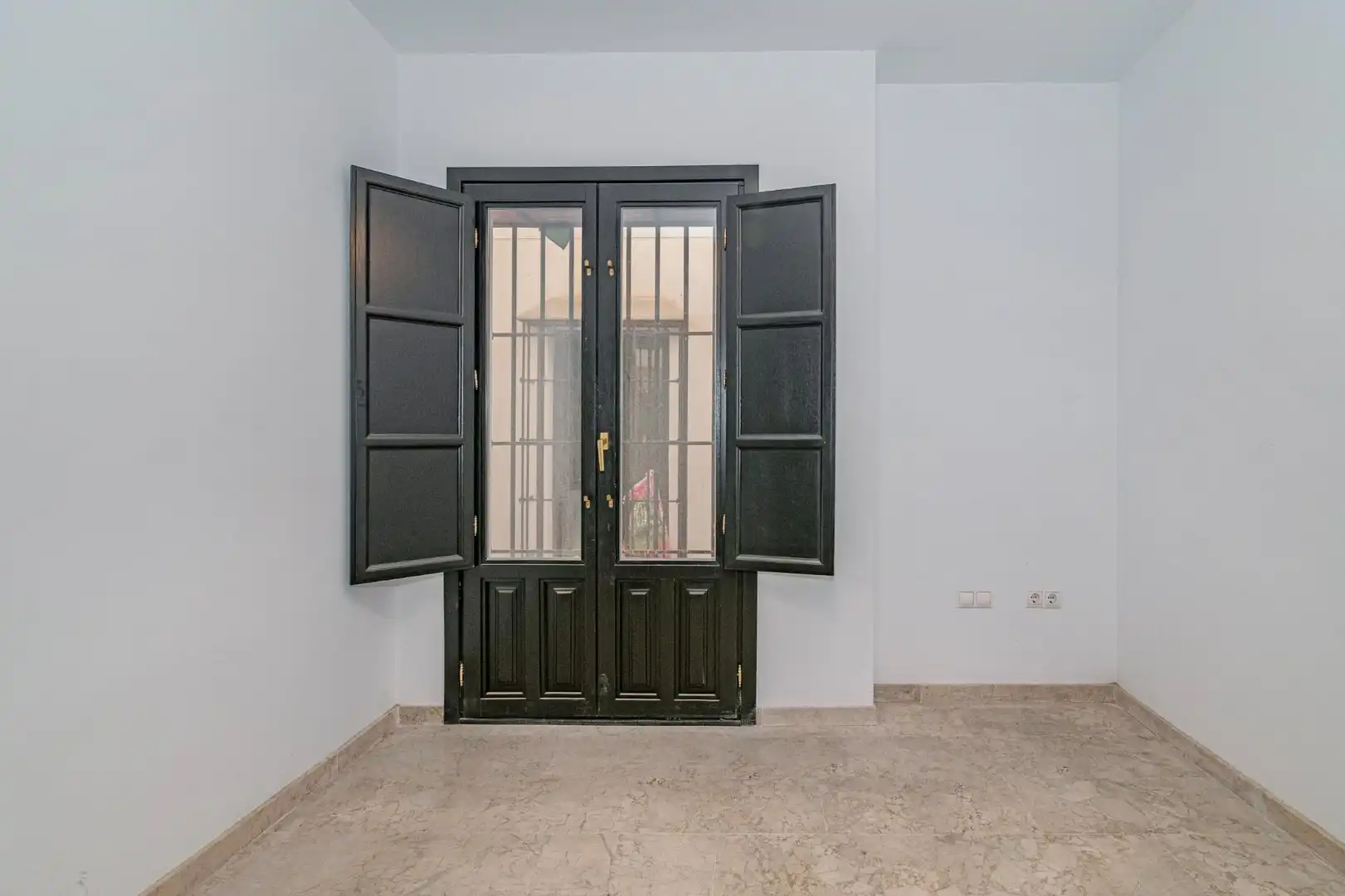 Piso en venta en La Zubia con Calefacción y Balcón