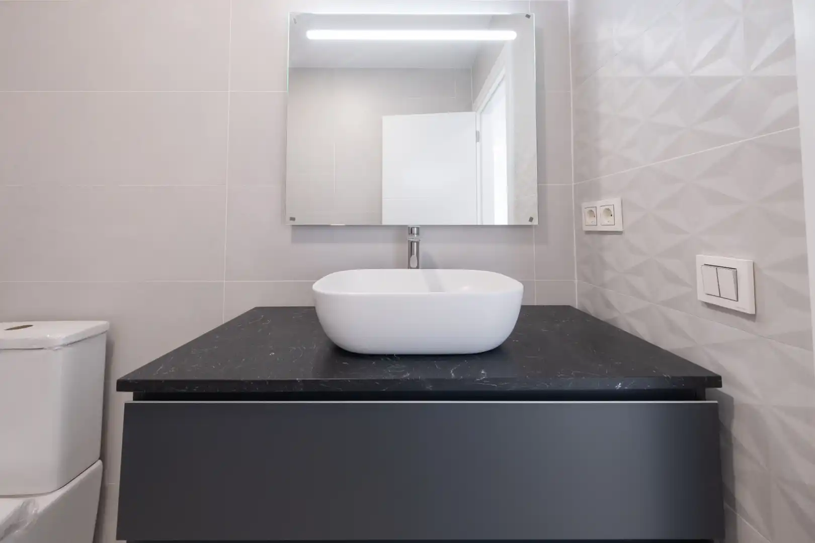 Bathroom of Attic for sale in Las Palmas de Gran Canaria  with Air Conditioner, Terrace and Storage room