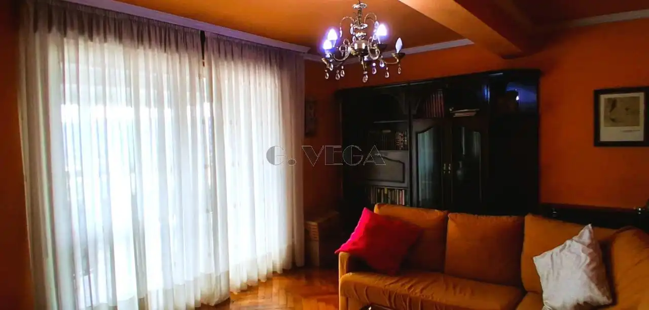 Sala de estar de Piso en venta en Vigo  con Calefacción y Parquet