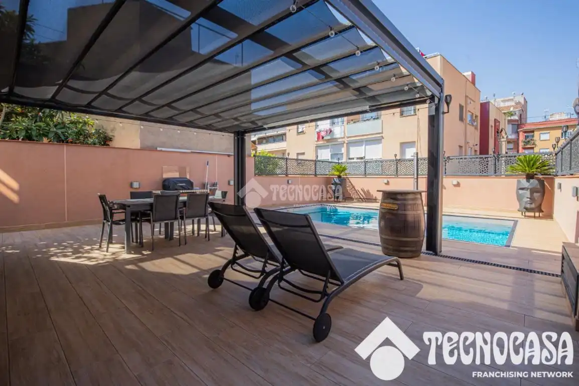 Terrassa de Casa o xalet en venda en Santa Coloma de Gramenet amb Aire condicionat, Calefacció i Terrassa
