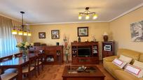Sala d'estar de Casa adosada en venda en Cabanillas del Campo amb Calefacció, Jardí privat i Terrassa