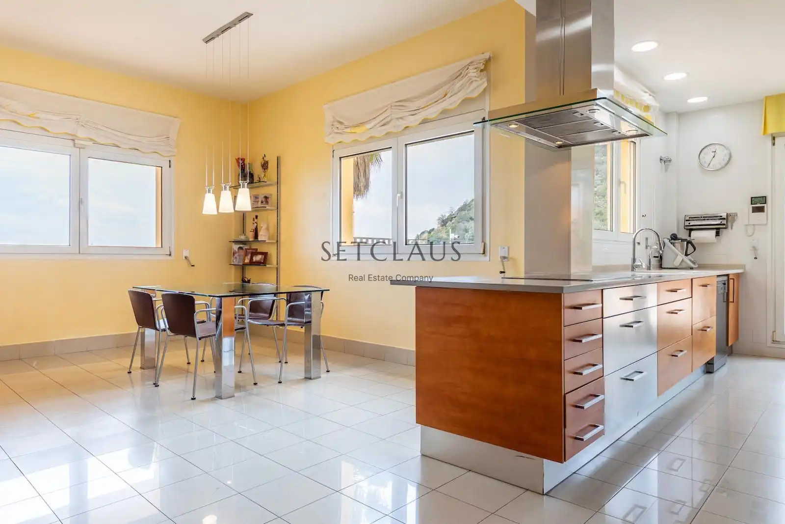 Cocina de Casa o chalet en venta en Badalona con Aire acondicionado, Calefacción y Jardín privado