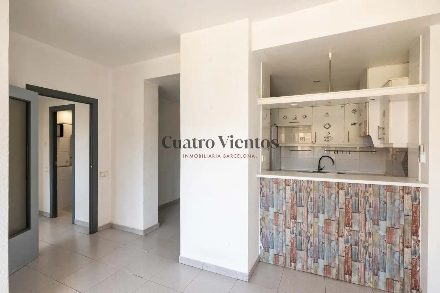Exterior view of Flat for sale in Barcelona  with Air Conditioner, Heating and Oven