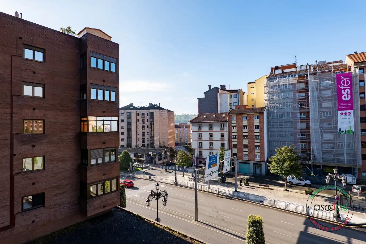 Vista exterior de Pis en venda en Oviedo  amb Calefacció, Parquet i Terrassa